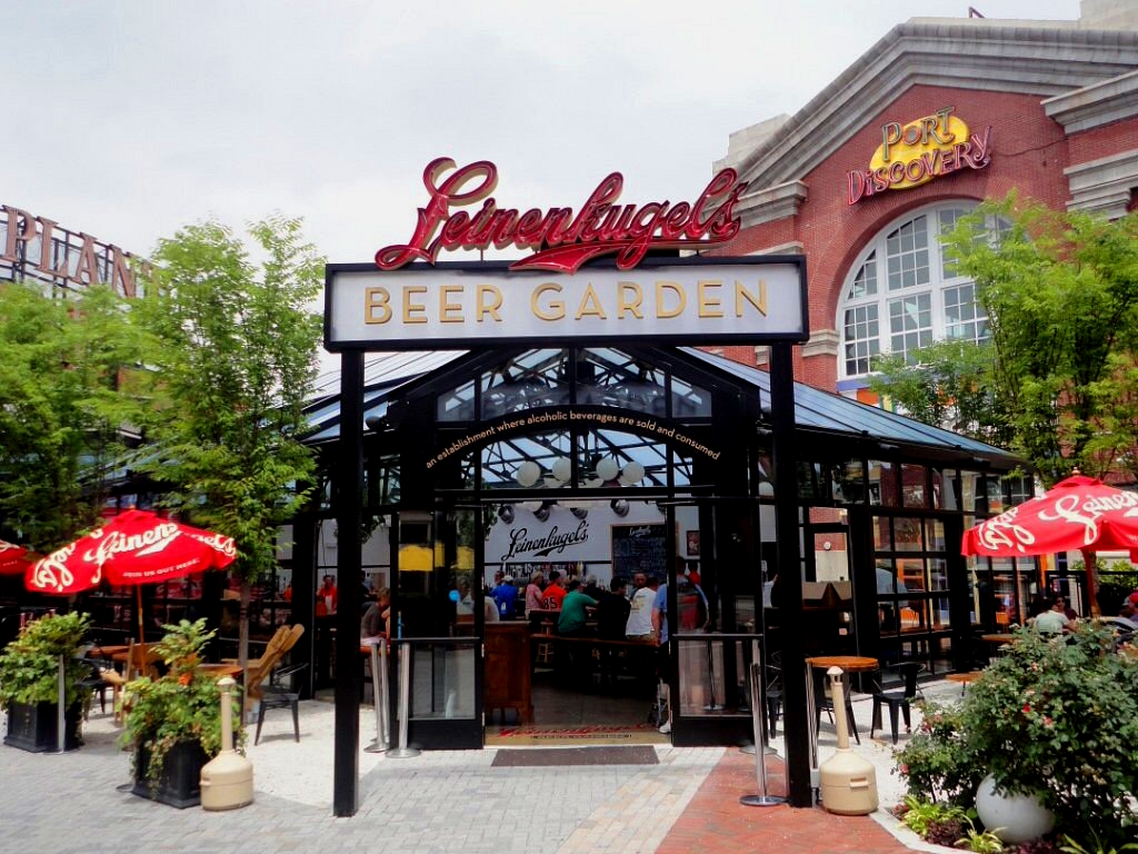 exterior of leinie lodge