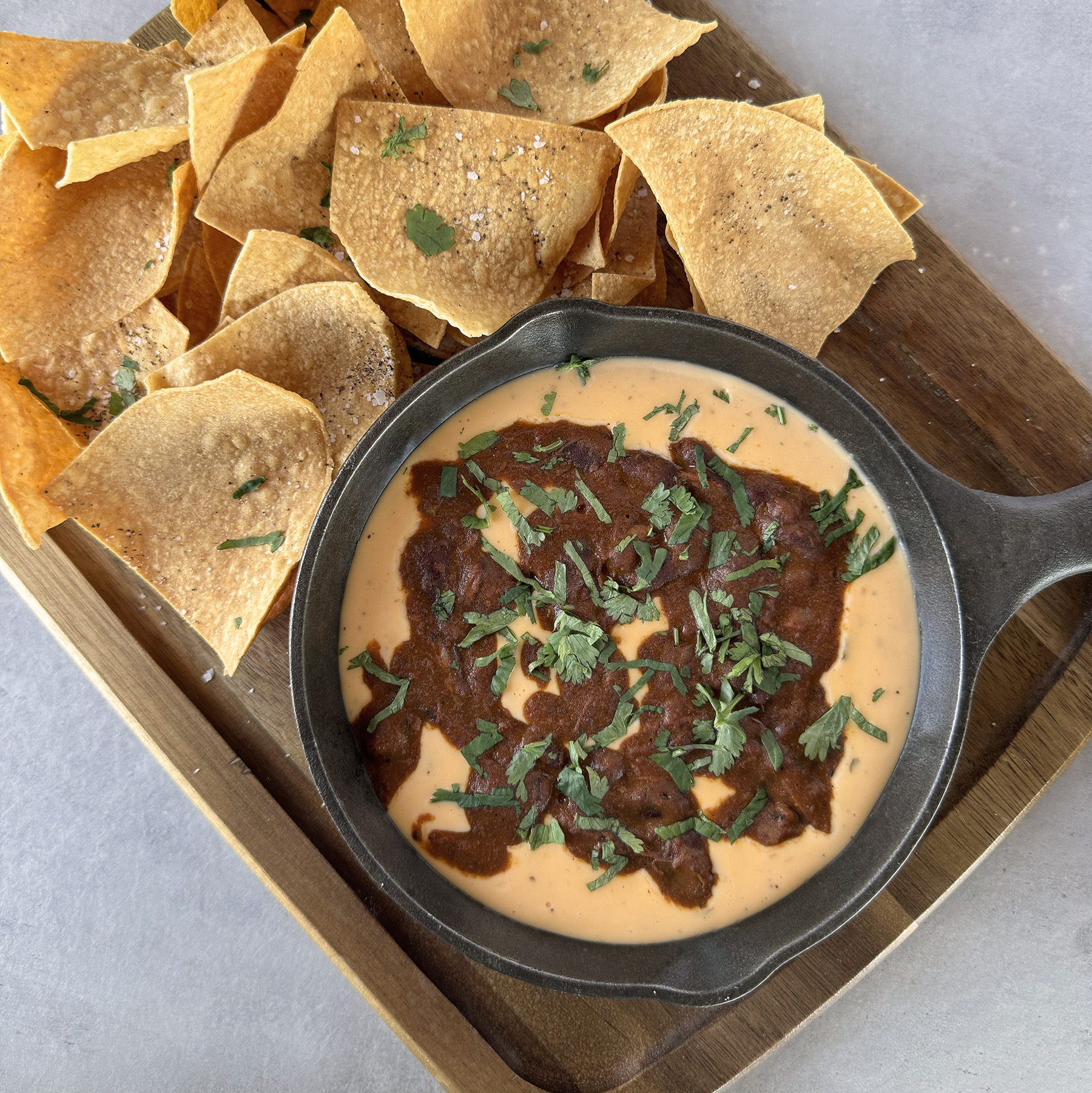 chili cheese dip with chips