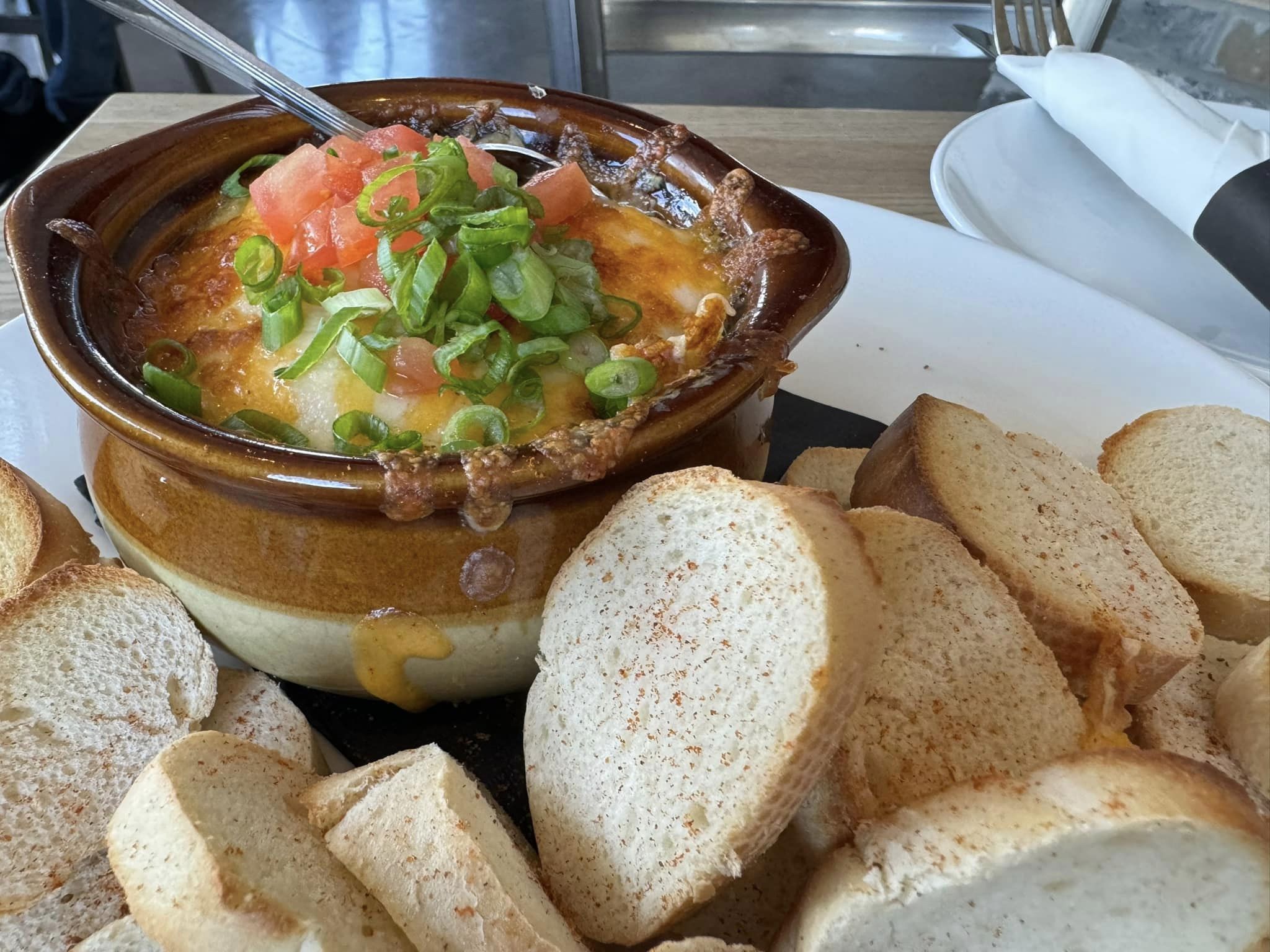 a bowl of crab dip with bread