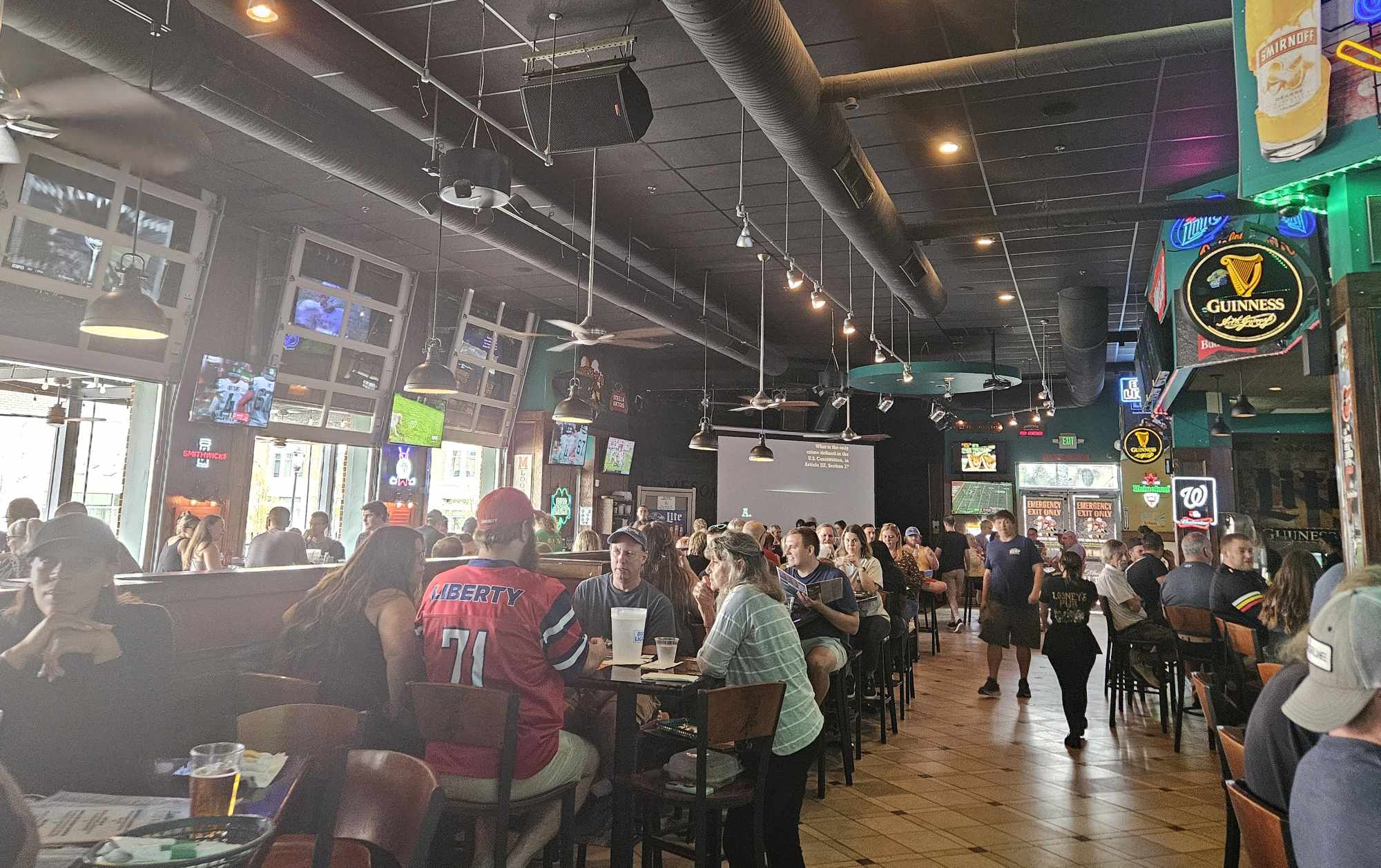 teams at the semifinals at Looney's Pub - Maple Lawn