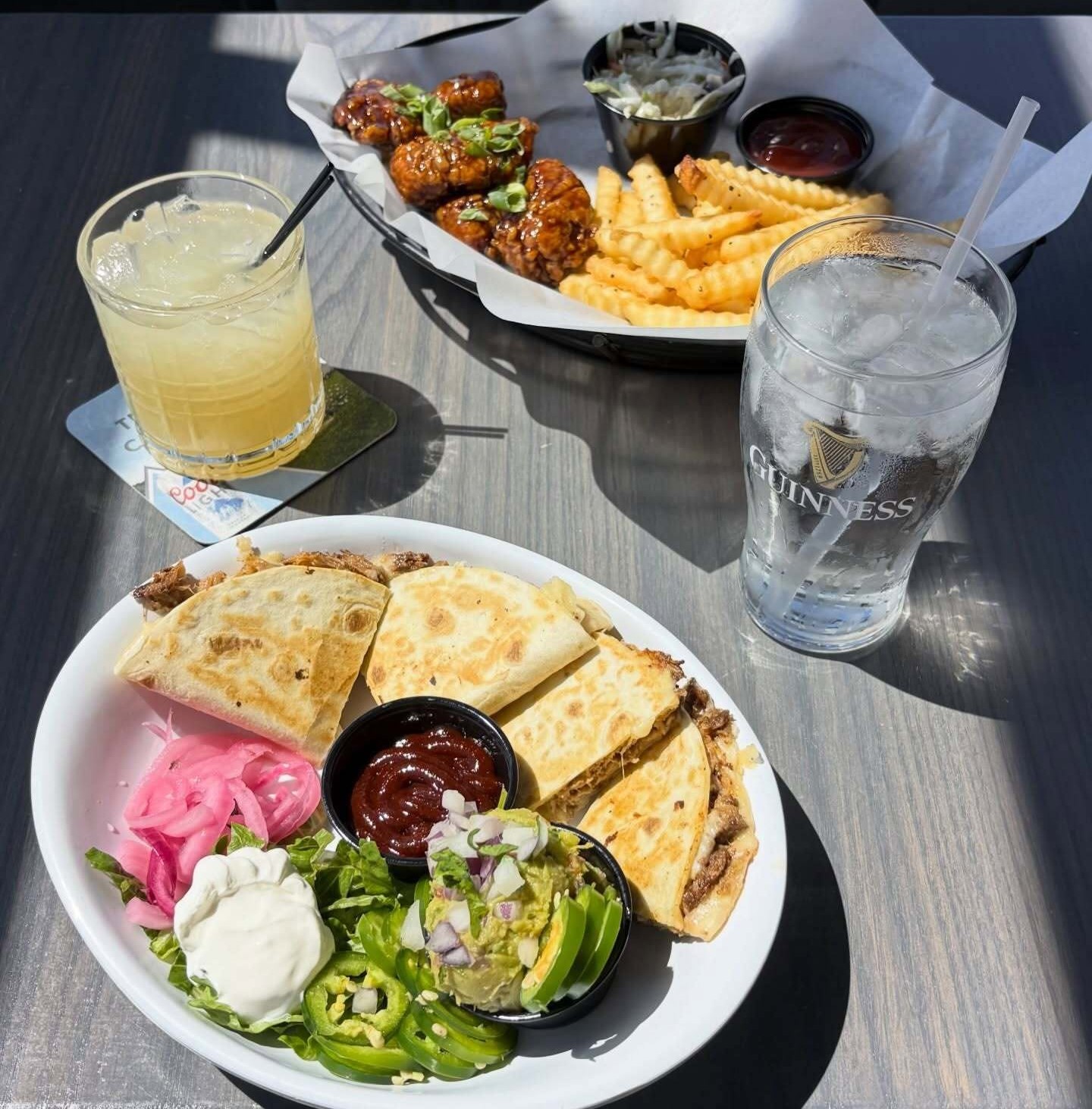 two plates of food and two drinks